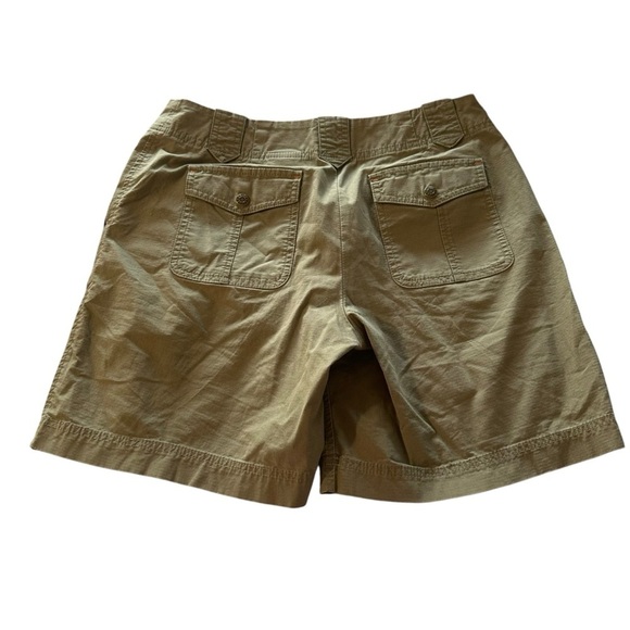 Eddie Bauer Mercer Fit woman's size 6 military green shorts - Picture 2 of 4